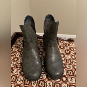 Women’s short boots